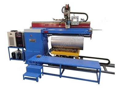 Using low temperature liquid cylinder welding machine